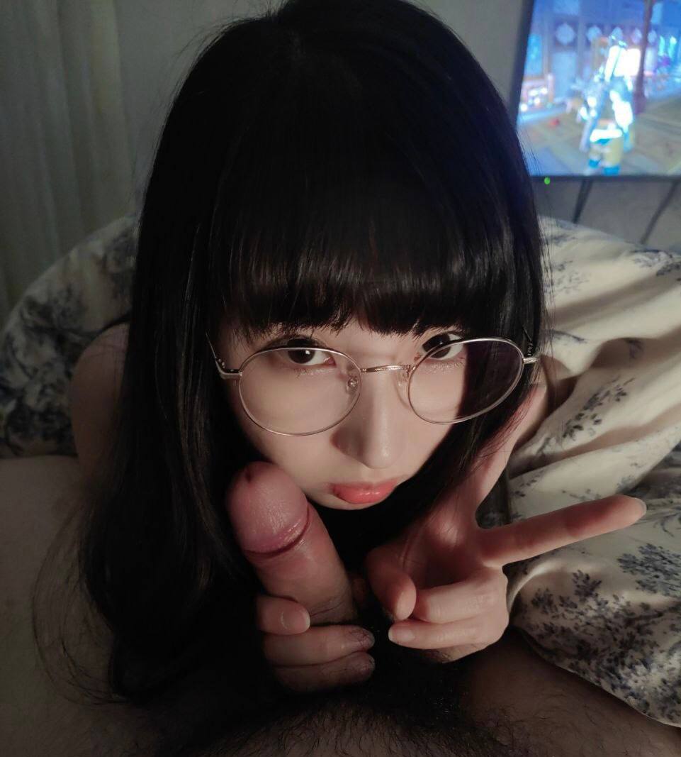 泄密反差婊母狗，表面文静淑女舞蹈老师，私底下风骚无比被男友用各种姿势粗暴抽插，深喉吞吐鸡巴口交 颜射 的淫荡姿态